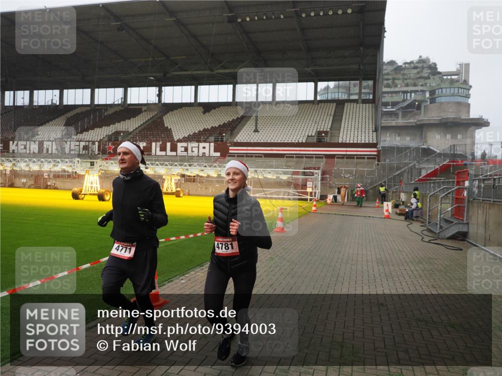07.12.2025 - St. Pauli X-Mass-Run No. 15 Fabian Wolf http://msf.ph/oto/9394003 07.12.2025 10:22:25 Ziel 2184, 2817, 2818, 3431, 4771, 4774, 4781 meine-sportfotos.de