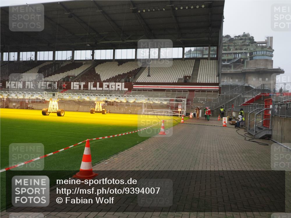 07.12.2025 - St. Pauli X-Mass-Run No. 15 Fabian Wolf http://msf.ph/oto/9394007 07.12.2025 10:22:26 Ziel 1636, 2184, 2817, 2818, 4771, 4774, 4781 meine-sportfotos.de