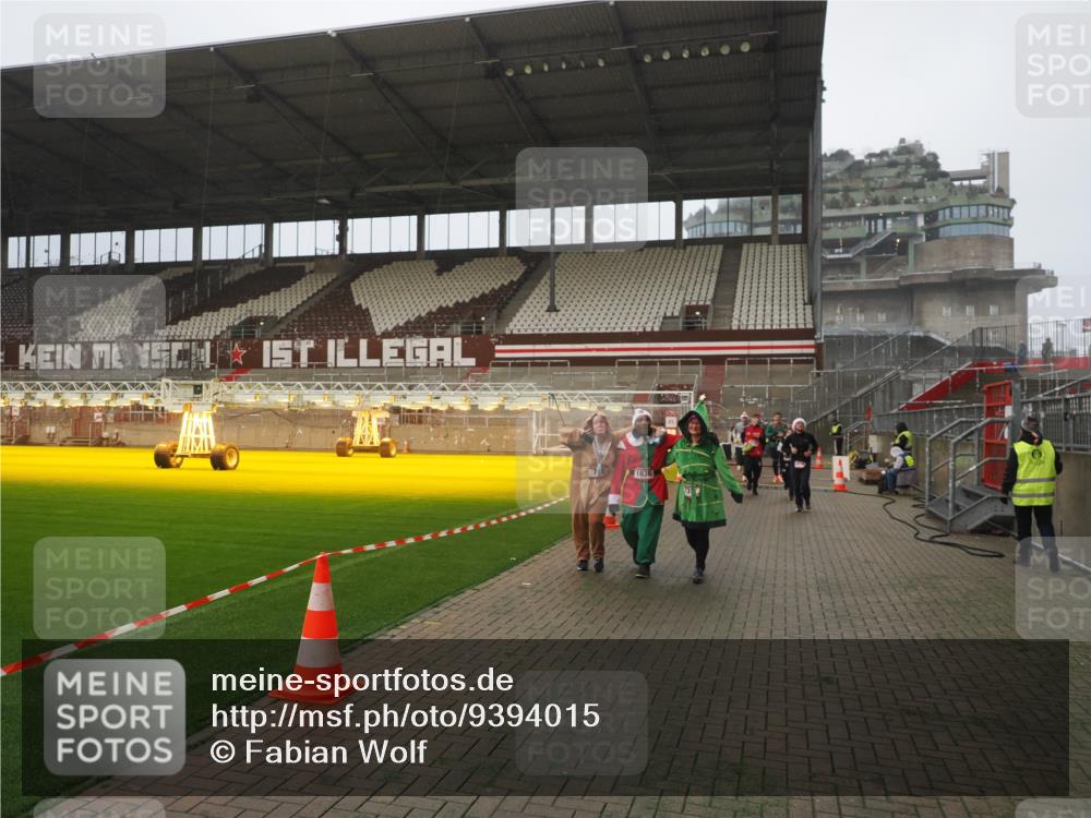 07.12.2025 - St. Pauli X-Mass-Run No. 15 Fabian Wolf http://msf.ph/oto/9394015 07.12.2025 10:22:41 Ziel 715, 739, 1636, 4407, 4411, 4419, 4509, 4539 meine-sportfotos.de