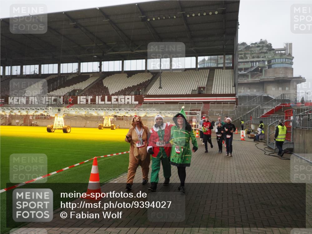 07.12.2025 - St. Pauli X-Mass-Run No. 15 Fabian Wolf http://msf.ph/oto/9394027 07.12.2025 10:22:44 Ziel 715, 739, 794, 1636, 3780, 4287, 4407, 4411, 4419, 4509, 4539 meine-sportfotos.de