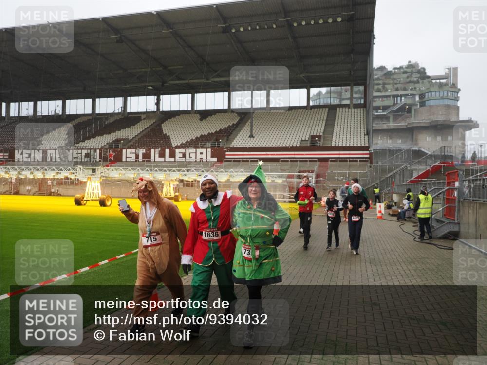 07.12.2025 - St. Pauli X-Mass-Run No. 15 Fabian Wolf http://msf.ph/oto/9394032 07.12.2025 10:22:45 Ziel 715, 739, 794, 1636, 3780, 4287, 4407, 4411, 4419, 4509, 4539 meine-sportfotos.de