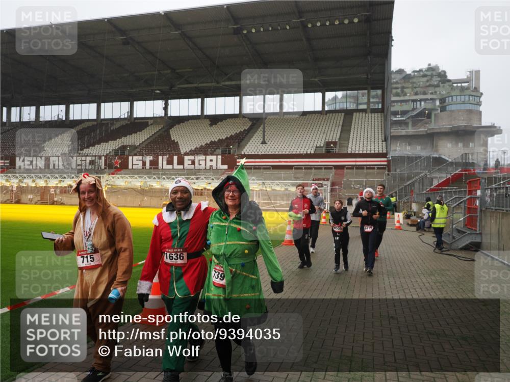 07.12.2025 - St. Pauli X-Mass-Run No. 15 Fabian Wolf http://msf.ph/oto/9394035 07.12.2025 10:22:45 Ziel 715, 739, 794, 1636, 3780, 4287, 4407, 4411, 4419, 4509, 4539 meine-sportfotos.de