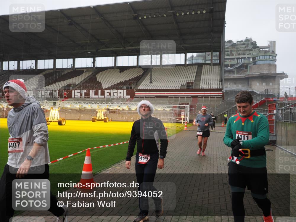 07.12.2025 - St. Pauli X-Mass-Run No. 15 Fabian Wolf http://msf.ph/oto/9394052 07.12.2025 10:22:49 Ziel 794, 3780, 4287, 4407, 4411, 4419, 4509, 4539 meine-sportfotos.de