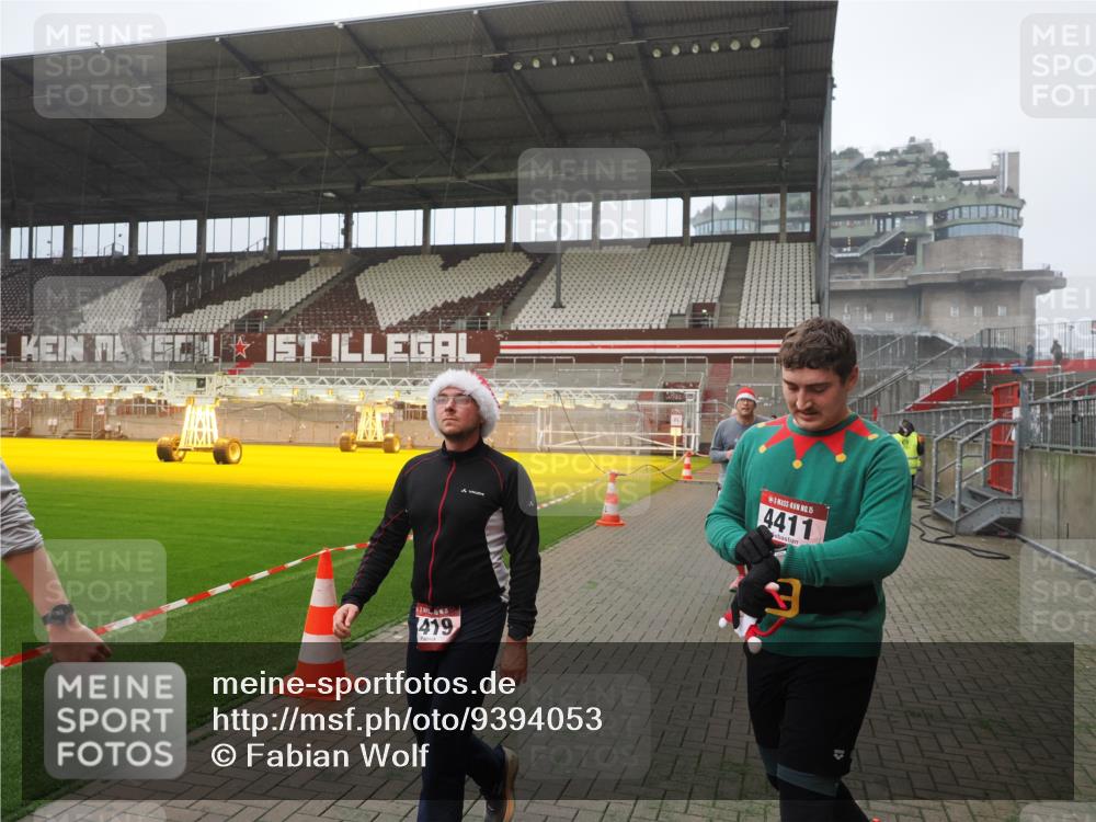 07.12.2025 - St. Pauli X-Mass-Run No. 15 Fabian Wolf http://msf.ph/oto/9394053 07.12.2025 10:22:49 Ziel 794, 3780, 4287, 4407, 4411, 4419, 4509, 4539 meine-sportfotos.de