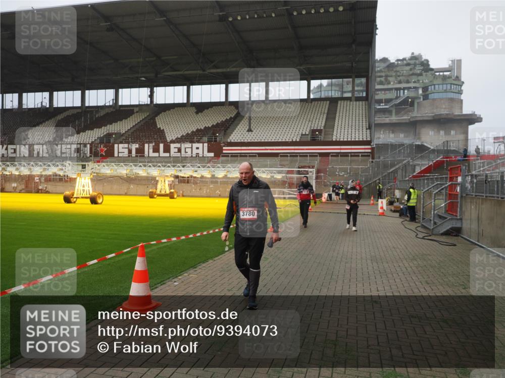 07.12.2025 - St. Pauli X-Mass-Run No. 15 Fabian Wolf http://msf.ph/oto/9394073 07.12.2025 10:22:56 Ziel 794, 2638, 3780, 4287, 4407, 4411, 4419, 4509, 4539 meine-sportfotos.de