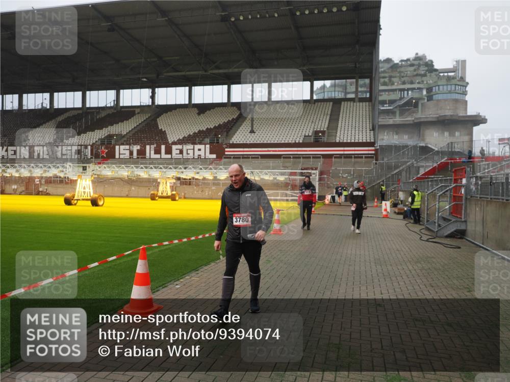 07.12.2025 - St. Pauli X-Mass-Run No. 15 Fabian Wolf http://msf.ph/oto/9394074 07.12.2025 10:22:56 Ziel 794, 2638, 3780, 4287, 4407, 4411, 4419, 4509, 4539 meine-sportfotos.de