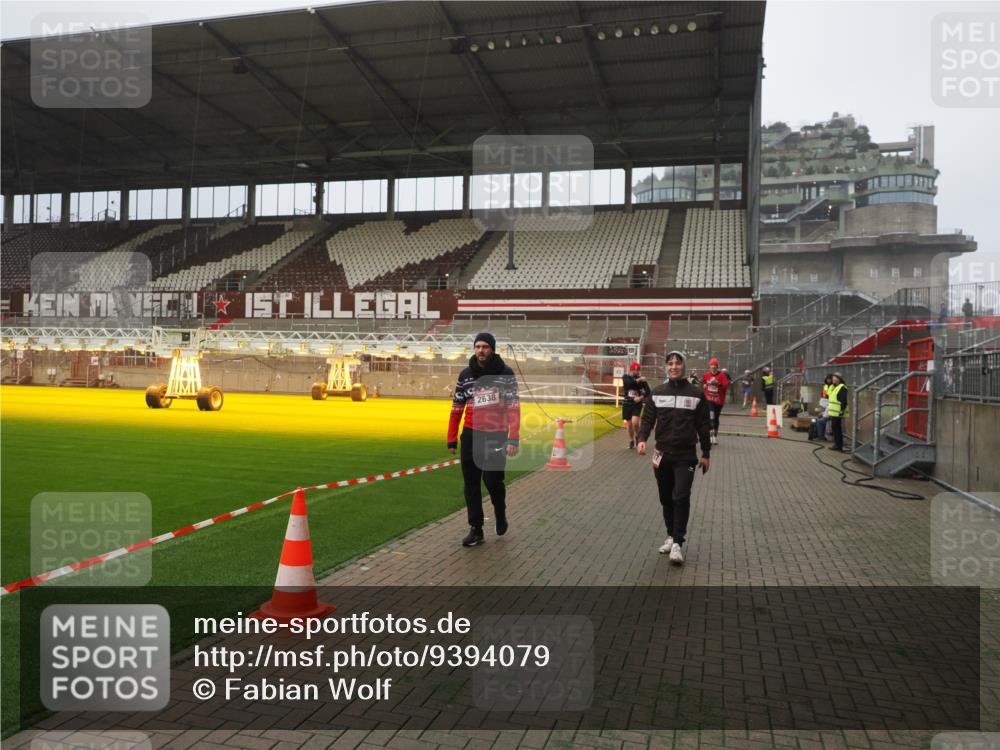 07.12.2025 - St. Pauli X-Mass-Run No. 15 Fabian Wolf http://msf.ph/oto/9394079 07.12.2025 10:23:01 Ziel 794, 1996, 2123, 2304, 2638, 3780, 4287, 4407, 4411 meine-sportfotos.de