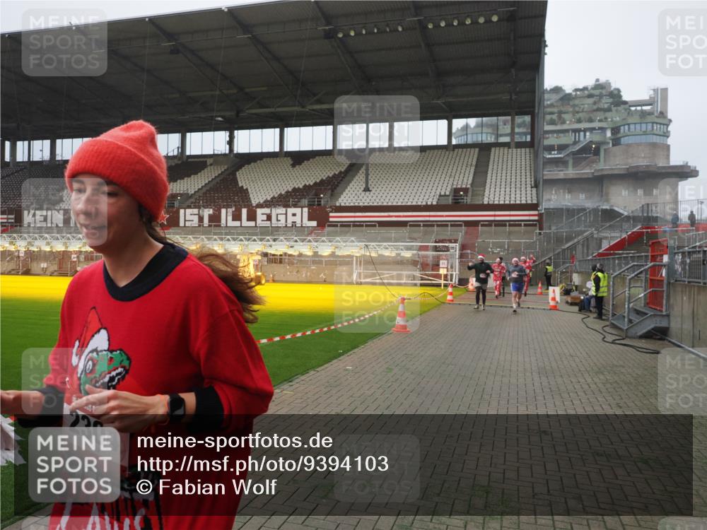 07.12.2025 - St. Pauli X-Mass-Run No. 15 Fabian Wolf http://msf.ph/oto/9394103 07.12.2025 10:23:06 Ziel 1996, 2123, 2304, 2508, 2511, 2638, 3078, 3079 meine-sportfotos.de