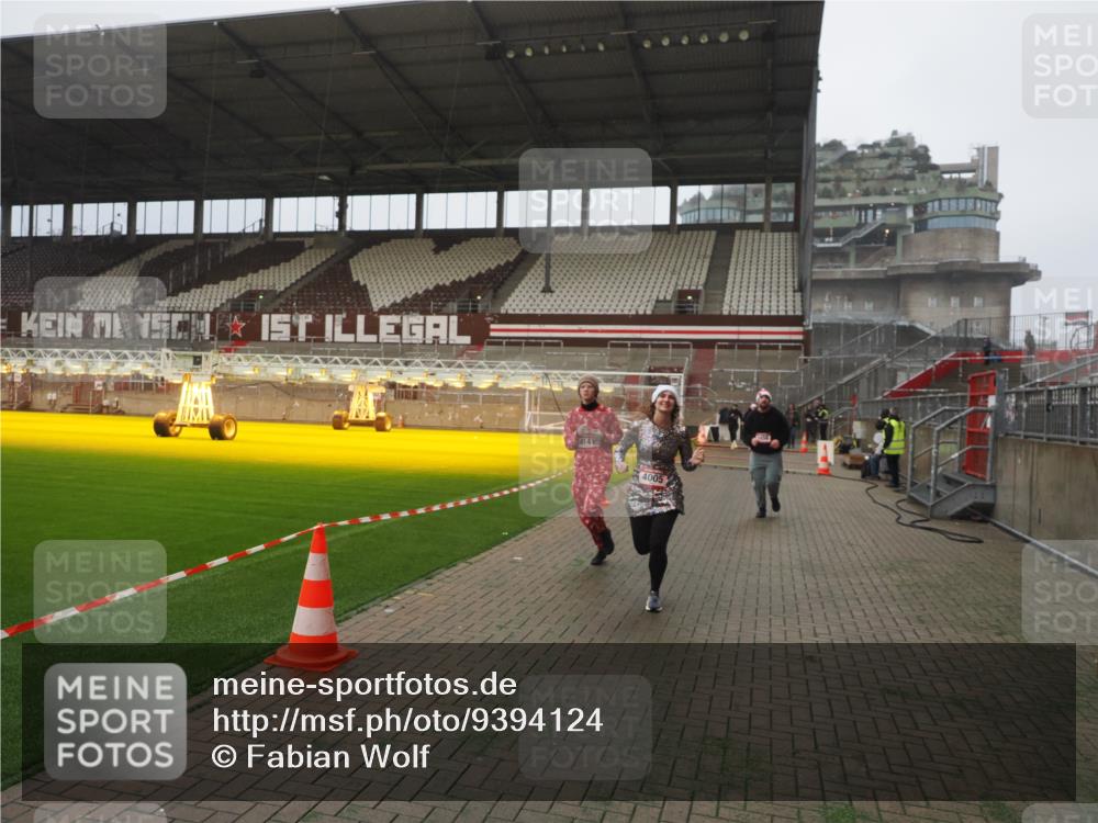 07.12.2025 - St. Pauli X-Mass-Run No. 15 Fabian Wolf http://msf.ph/oto/9394124 07.12.2025 10:23:22 Ziel 2508, 2511, 3052, 3078, 3079, 4005, 4141, 4458 meine-sportfotos.de