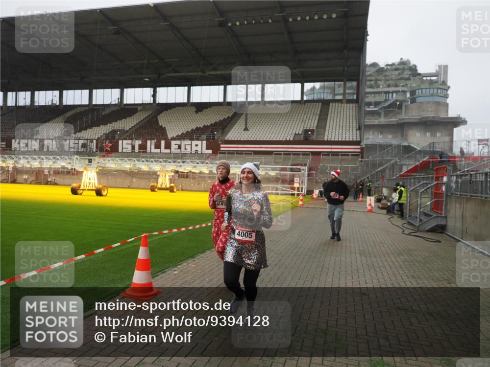 07.12.2025 - St. Pauli X-Mass-Run No. 15 Fabian Wolf http://msf.ph/oto/9394128 07.12.2025 10:23:23 Ziel 2508, 2511, 3052, 3078, 3079, 4005, 4141, 4458 meine-sportfotos.de