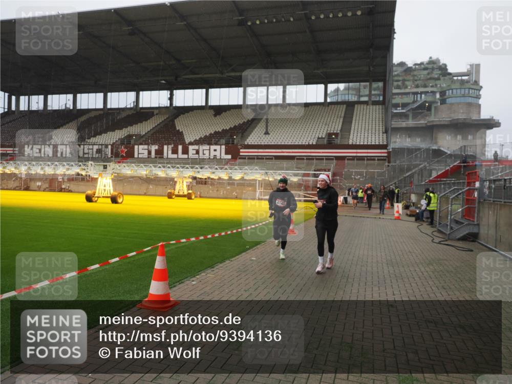 07.12.2025 - St. Pauli X-Mass-Run No. 15 Fabian Wolf http://msf.ph/oto/9394136 07.12.2025 10:23:28 Ziel 638, 4005, 4141, 4145, 4458, 4549 meine-sportfotos.de