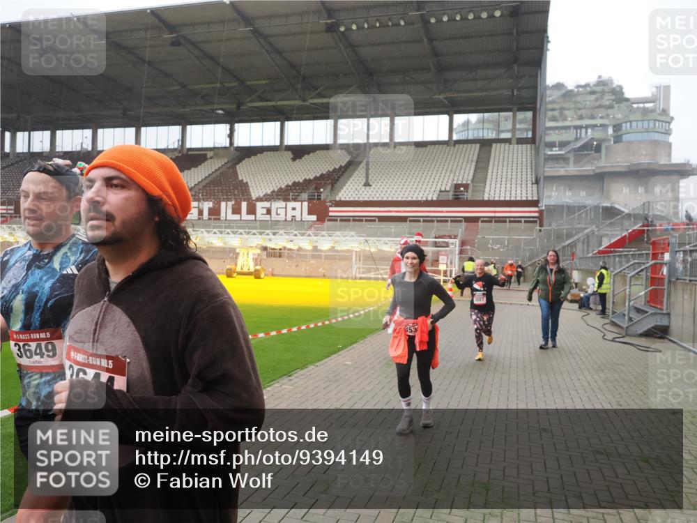 07.12.2025 - St. Pauli X-Mass-Run No. 15 Fabian Wolf http://msf.ph/oto/9394149 07.12.2025 10:23:37 Ziel 638, 3539, 3644, 3649, 3887, 3890, 4145, 4549 meine-sportfotos.de