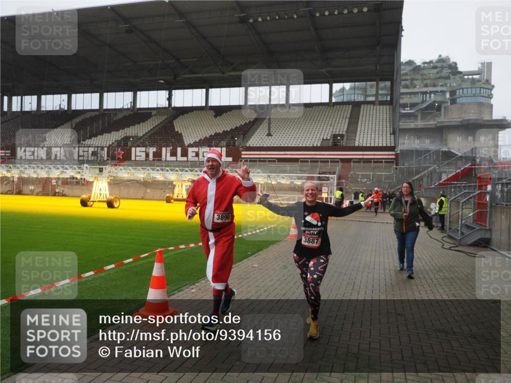 07.12.2025 - St. Pauli X-Mass-Run No. 15 Fabian Wolf http://msf.ph/oto/9394156 07.12.2025 10:23:39 Ziel 638, 1104, 3539, 3644, 3649, 3887, 3890, 4145, 4549 meine-sportfotos.de