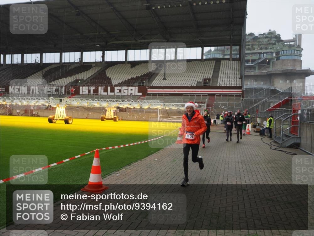 07.12.2025 - St. Pauli X-Mass-Run No. 15 Fabian Wolf http://msf.ph/oto/9394162 07.12.2025 10:23:46 Ziel 638, 1104, 2603, 2634, 3539, 3644, 3649, 3887, 3890, 4043, 4139, 4144, 4377, 4378 meine-sportfotos.de