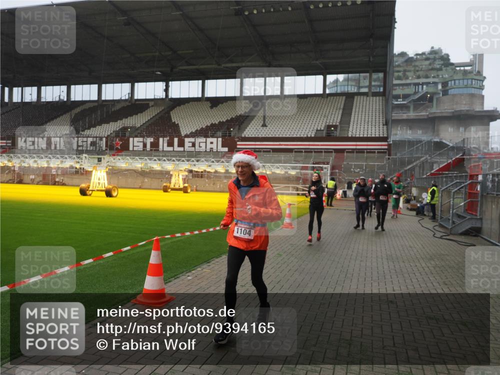 07.12.2025 - St. Pauli X-Mass-Run No. 15 Fabian Wolf http://msf.ph/oto/9394165 07.12.2025 10:23:46 Ziel 638, 1104, 2603, 2634, 3539, 3644, 3649, 3887, 3890, 4043, 4139, 4144, 4377, 4378 meine-sportfotos.de