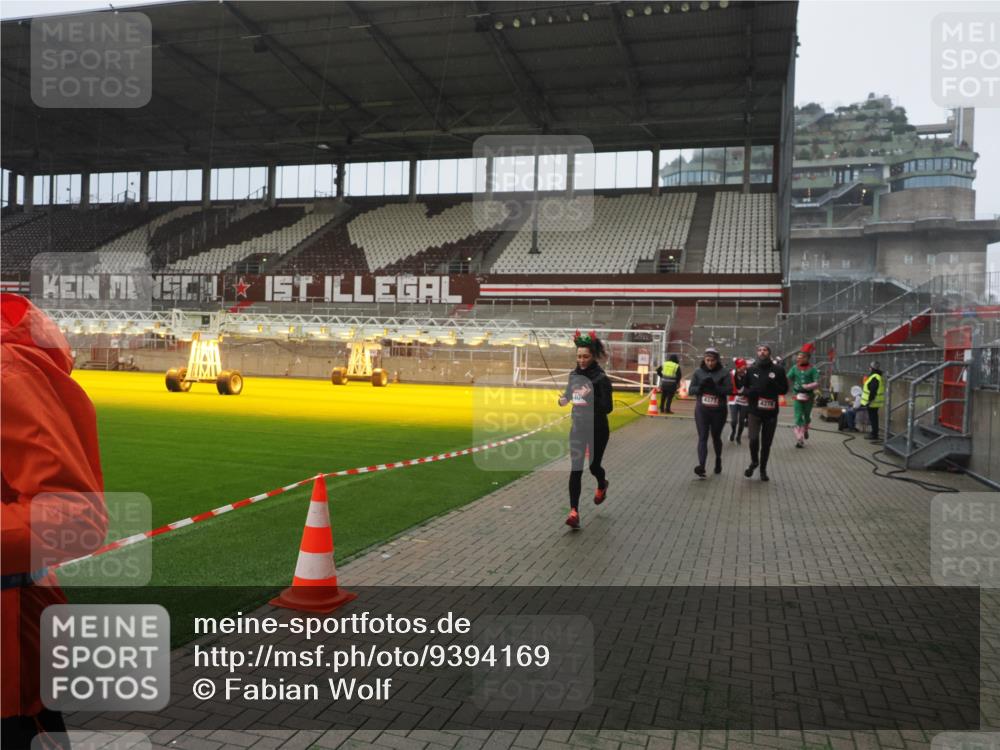 07.12.2025 - St. Pauli X-Mass-Run No. 15 Fabian Wolf http://msf.ph/oto/9394169 07.12.2025 10:23:47 Ziel 638, 1104, 2603, 2634, 3539, 3644, 3649, 3887, 3890, 4043, 4139, 4144, 4377, 4378 meine-sportfotos.de