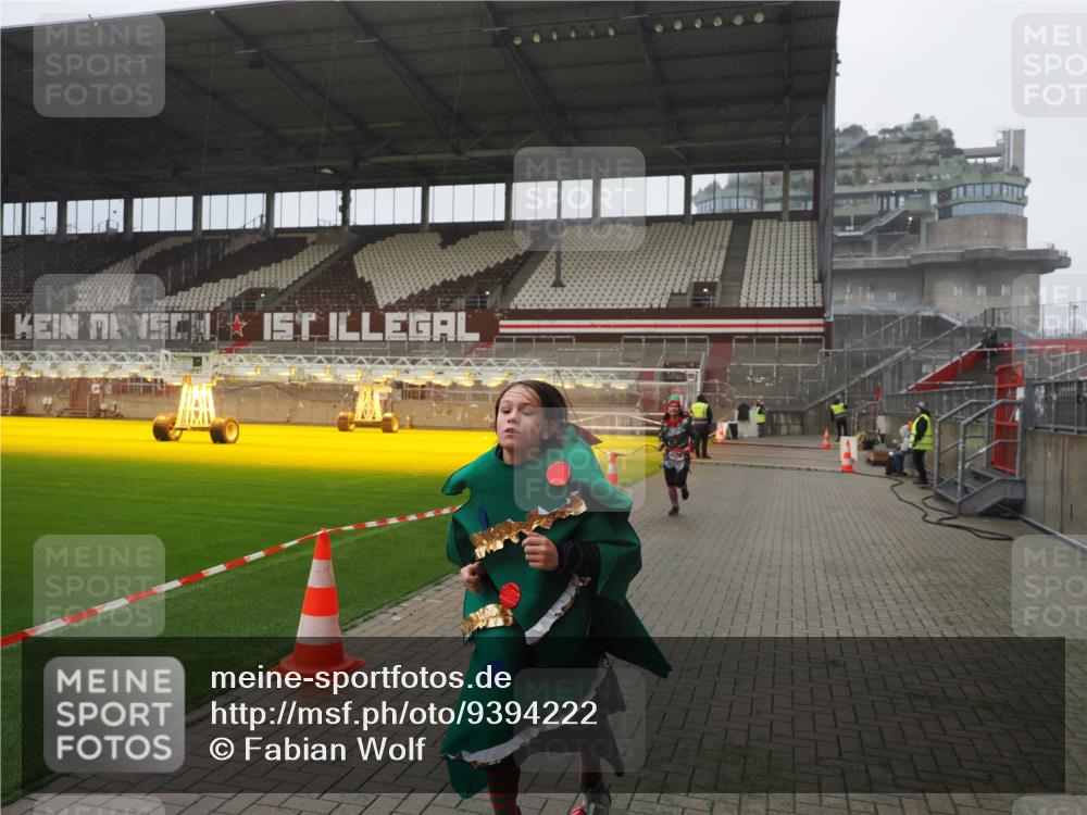 07.12.2025 - St. Pauli X-Mass-Run No. 15 Fabian Wolf http://msf.ph/oto/9394222 07.12.2025 10:24:00 Ziel 711, 2603, 2634, 3968, 4043, 4139, 4144, 4203, 4377, 4378, 4479, 4765 meine-sportfotos.de