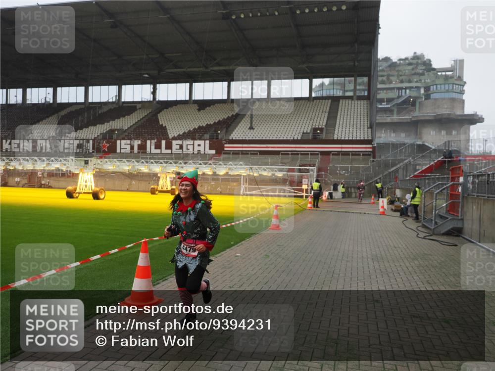 07.12.2025 - St. Pauli X-Mass-Run No. 15 Fabian Wolf http://msf.ph/oto/9394231 07.12.2025 10:24:03 Ziel 711, 2603, 2634, 3968, 4139, 4144, 4203, 4479, 4765 meine-sportfotos.de