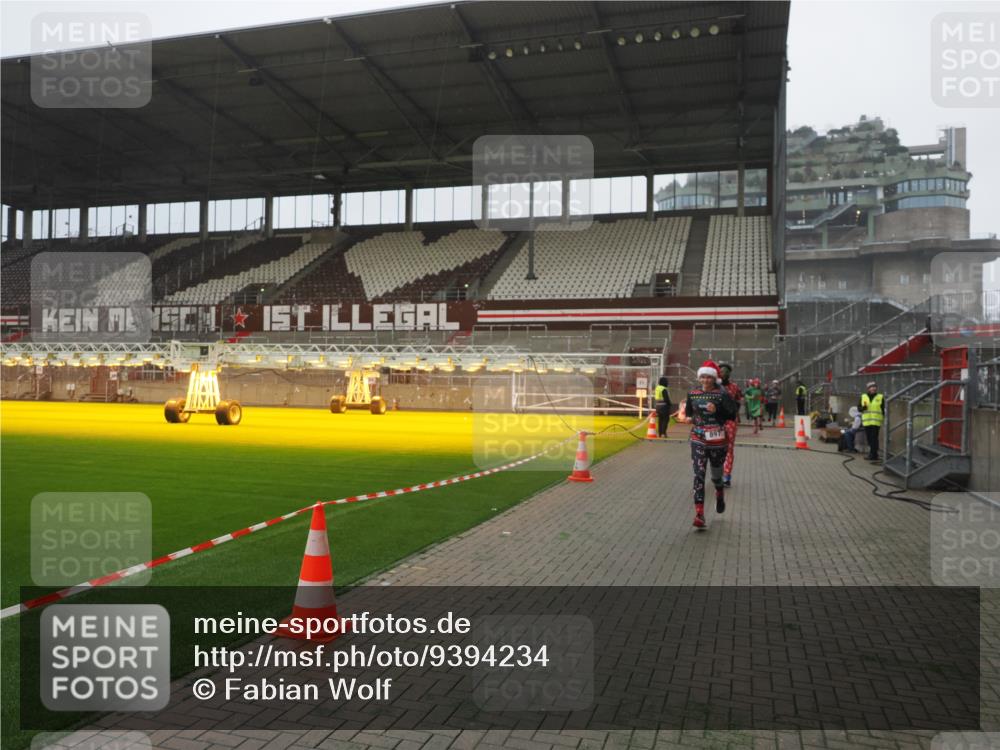 07.12.2025 - St. Pauli X-Mass-Run No. 15 Fabian Wolf http://msf.ph/oto/9394234 07.12.2025 10:24:10 Ziel 711, 897, 3968, 4040, 4203, 4479, 4765 meine-sportfotos.de