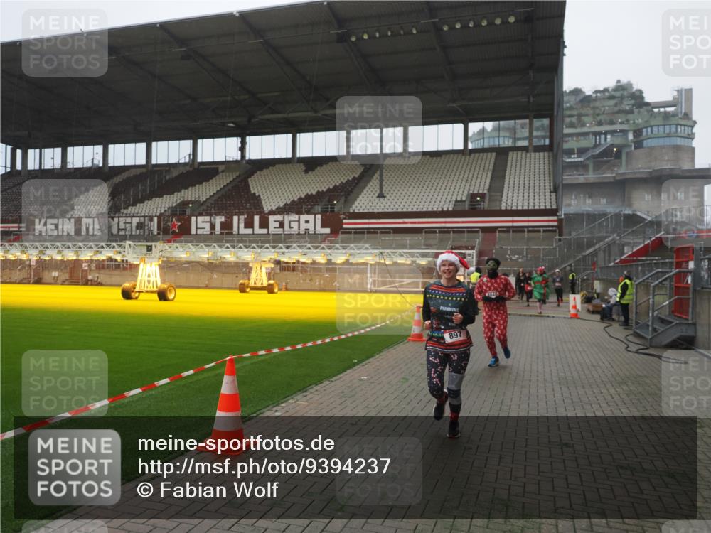 07.12.2025 - St. Pauli X-Mass-Run No. 15 Fabian Wolf http://msf.ph/oto/9394237 07.12.2025 10:24:12 Ziel 711, 712, 897, 4040, 4140, 4479, 4694 meine-sportfotos.de