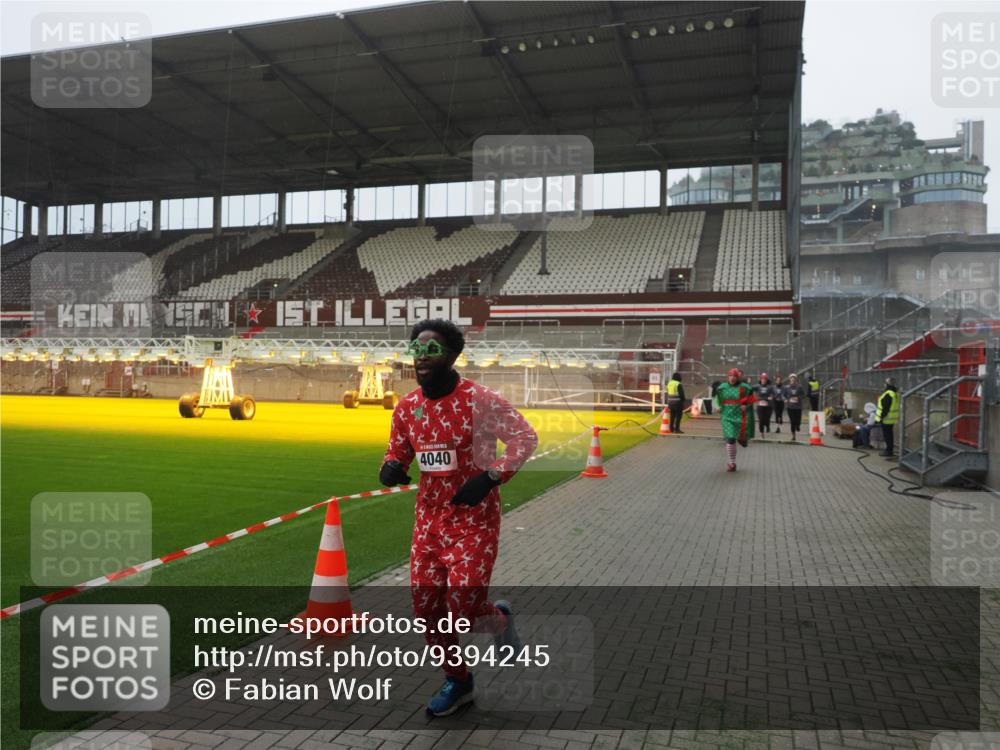 07.12.2025 - St. Pauli X-Mass-Run No. 15 Fabian Wolf http://msf.ph/oto/9394245 07.12.2025 10:24:14 Ziel 711, 712, 897, 4040, 4122, 4140, 4479, 4689, 4692, 4694 meine-sportfotos.de