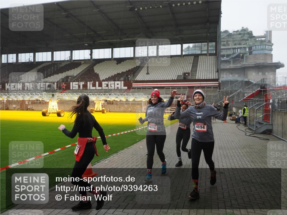 07.12.2025 - St. Pauli X-Mass-Run No. 15 Fabian Wolf http://msf.ph/oto/9394263 07.12.2025 10:24:20 Ziel 712, 897, 4040, 4122, 4140, 4689, 4692, 4694 meine-sportfotos.de