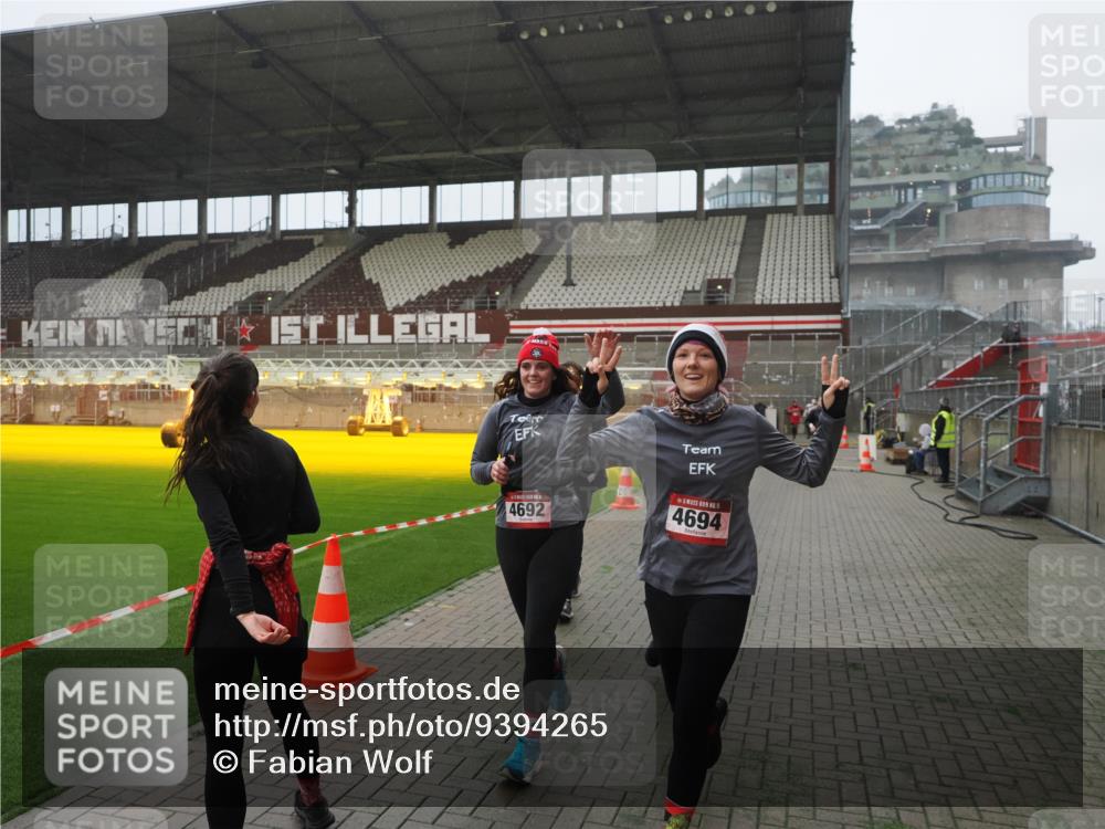 07.12.2025 - St. Pauli X-Mass-Run No. 15 Fabian Wolf http://msf.ph/oto/9394265 07.12.2025 10:24:21 Ziel 712, 897, 4040, 4122, 4140, 4689, 4692, 4694 meine-sportfotos.de