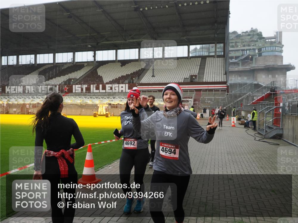 07.12.2025 - St. Pauli X-Mass-Run No. 15 Fabian Wolf http://msf.ph/oto/9394266 07.12.2025 10:24:21 Ziel 712, 897, 4040, 4122, 4140, 4689, 4692, 4694 meine-sportfotos.de