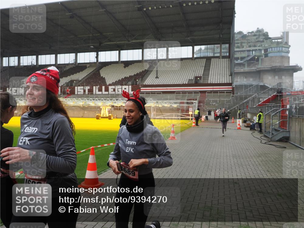 07.12.2025 - St. Pauli X-Mass-Run No. 15 Fabian Wolf http://msf.ph/oto/9394270 07.12.2025 10:24:22 Ziel 712, 897, 4040, 4122, 4140, 4689, 4692, 4694 meine-sportfotos.de