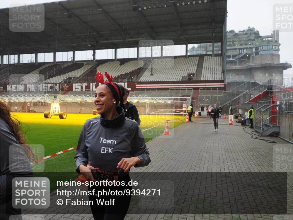 07.12.2025 - St. Pauli X-Mass-Run No. 15 Fabian Wolf http://msf.ph/oto/9394271 07.12.2025 10:24:22 Ziel 712, 897, 4040, 4122, 4140, 4689, 4692, 4694 meine-sportfotos.de
