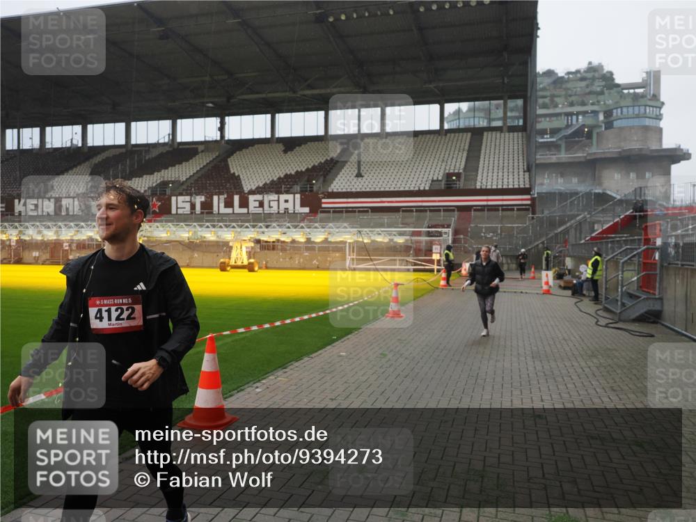07.12.2025 - St. Pauli X-Mass-Run No. 15 Fabian Wolf http://msf.ph/oto/9394273 07.12.2025 10:24:23 Ziel 712, 897, 2071, 4040, 4122, 4140, 4689, 4692, 4694 meine-sportfotos.de