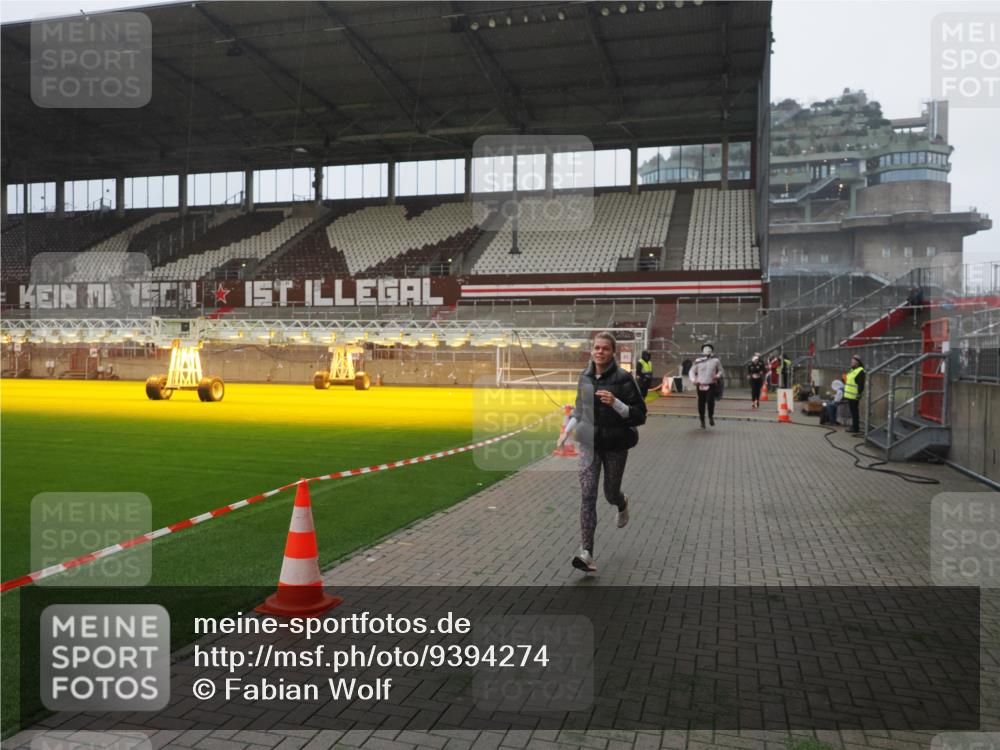 07.12.2025 - St. Pauli X-Mass-Run No. 15 Fabian Wolf http://msf.ph/oto/9394274 07.12.2025 10:24:24 Ziel 712, 897, 2071, 4040, 4122, 4140, 4689, 4692, 4694 meine-sportfotos.de