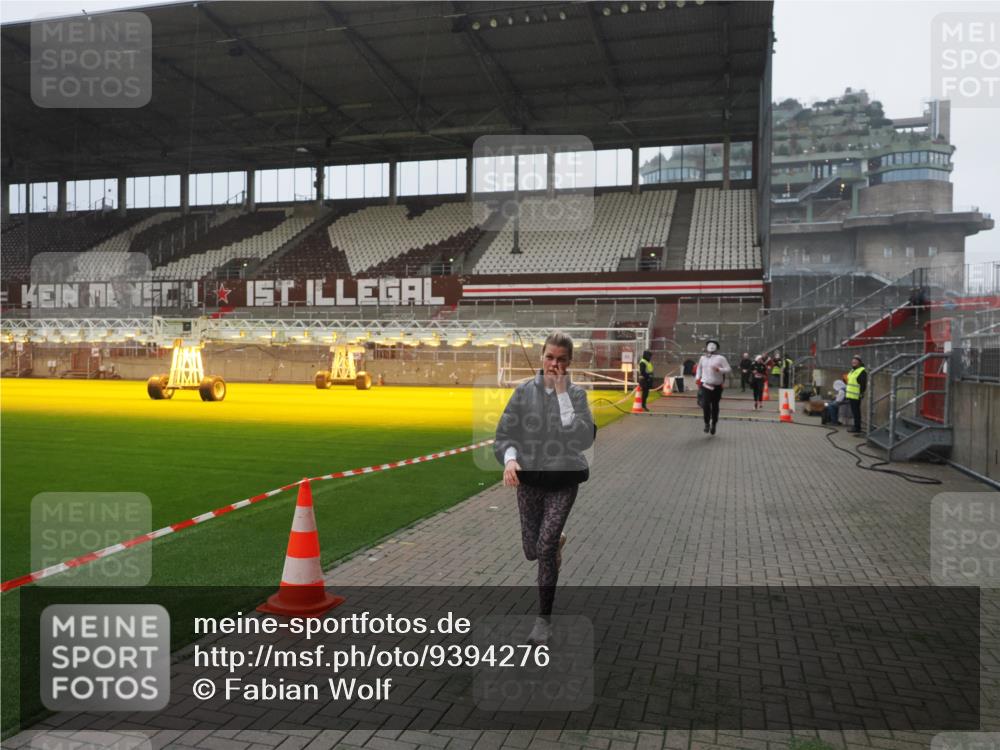07.12.2025 - St. Pauli X-Mass-Run No. 15 Fabian Wolf http://msf.ph/oto/9394276 07.12.2025 10:24:25 Ziel 712, 897, 1986, 2071, 4040, 4122, 4140, 4689, 4692, 4694 meine-sportfotos.de