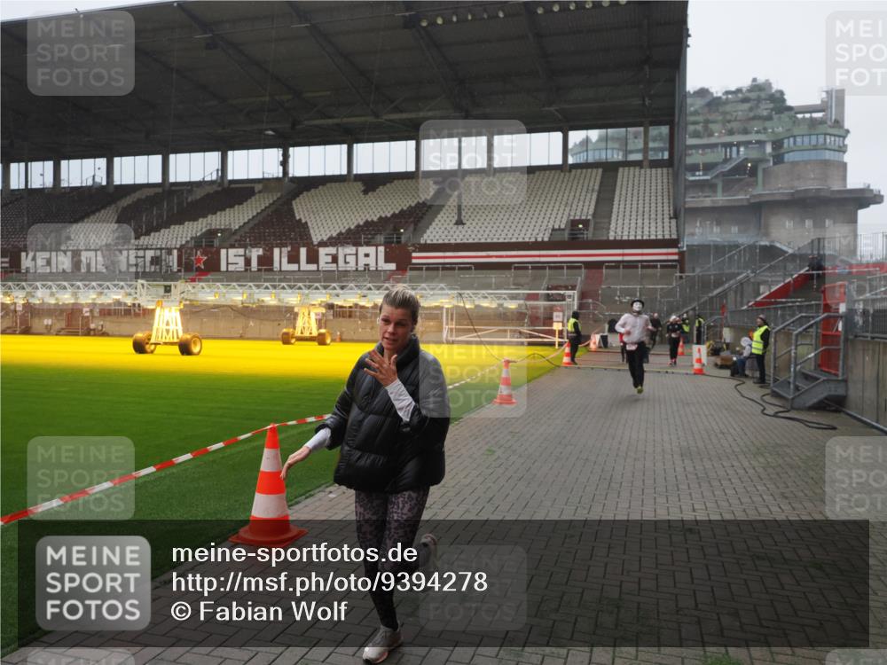 07.12.2025 - St. Pauli X-Mass-Run No. 15 Fabian Wolf http://msf.ph/oto/9394278 07.12.2025 10:24:25 Ziel 712, 897, 1986, 2071, 4040, 4122, 4140, 4689, 4692, 4694 meine-sportfotos.de