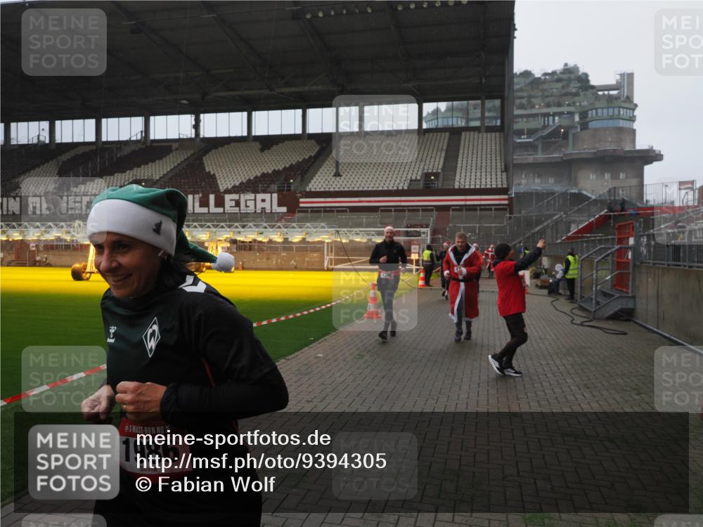 07.12.2025 - St. Pauli X-Mass-Run No. 15 Fabian Wolf http://msf.ph/oto/9394305 07.12.2025 10:24:36 Ziel 1986, 2071, 4541, 4542, 4766, 4780 meine-sportfotos.de