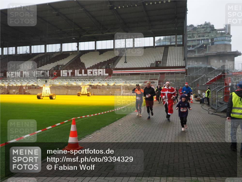 07.12.2025 - St. Pauli X-Mass-Run No. 15 Fabian Wolf http://msf.ph/oto/9394329 07.12.2025 10:24:46 Ziel 915, 974, 3152, 4078, 4079, 4091, 4092, 4135, 4136, 4155, 4177, 4496, 4497, 4530, 4541, 4542, 4766, 4780 meine-sportfotos.de