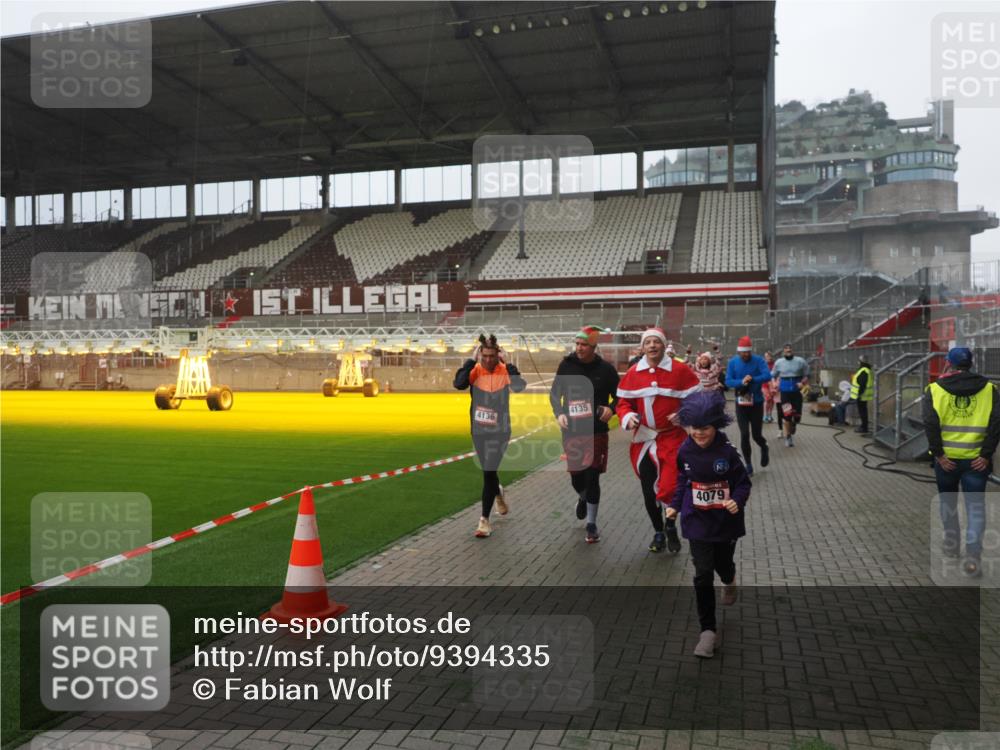 07.12.2025 - St. Pauli X-Mass-Run No. 15 Fabian Wolf http://msf.ph/oto/9394335 07.12.2025 10:24:47 Ziel 915, 974, 3152, 4078, 4079, 4091, 4092, 4135, 4136, 4155, 4177, 4496, 4497, 4530, 4541, 4542, 4766, 4780 meine-sportfotos.de