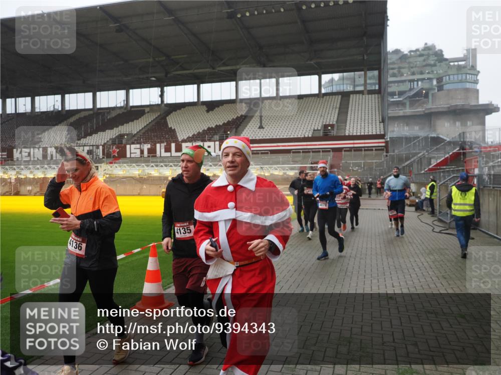 07.12.2025 - St. Pauli X-Mass-Run No. 15 Fabian Wolf http://msf.ph/oto/9394343 07.12.2025 10:24:49 Ziel 915, 974, 3152, 4078, 4079, 4091, 4092, 4135, 4136, 4155, 4177, 4496, 4497, 4530, 4541, 4542, 4766, 4780 meine-sportfotos.de