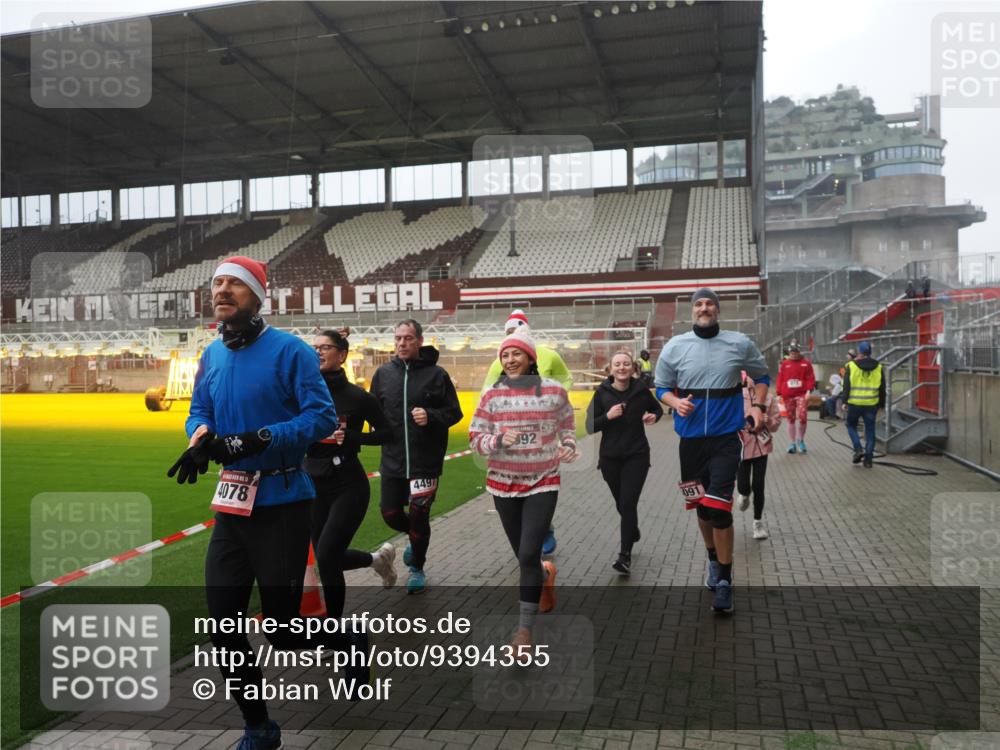 07.12.2025 - St. Pauli X-Mass-Run No. 15 Fabian Wolf http://msf.ph/oto/9394355 07.12.2025 10:24:51 Ziel 915, 974, 3152, 4078, 4079, 4091, 4092, 4135, 4136, 4155, 4177, 4496, 4497, 4530, 4541, 4542 meine-sportfotos.de
