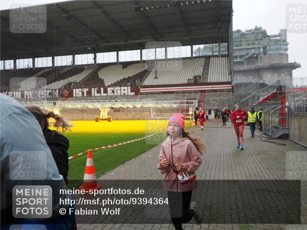 07.12.2025 - St. Pauli X-Mass-Run No. 15 Fabian Wolf http://msf.ph/oto/9394364 07.12.2025 10:24:53 Ziel 915, 974, 3152, 4078, 4079, 4091, 4092, 4135, 4136, 4155, 4177, 4474, 4496, 4497, 4530, 4541, 4542, 4846 meine-sportfotos.de