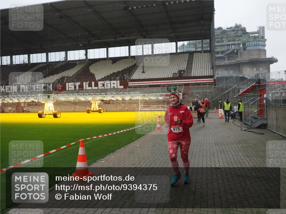 07.12.2025 - St. Pauli X-Mass-Run No. 15 Fabian Wolf http://msf.ph/oto/9394375 07.12.2025 10:24:55 Ziel 915, 974, 3152, 4078, 4079, 4091, 4092, 4135, 4136, 4155, 4177, 4474, 4496, 4497, 4513, 4514, 4530, 4846 meine-sportfotos.de