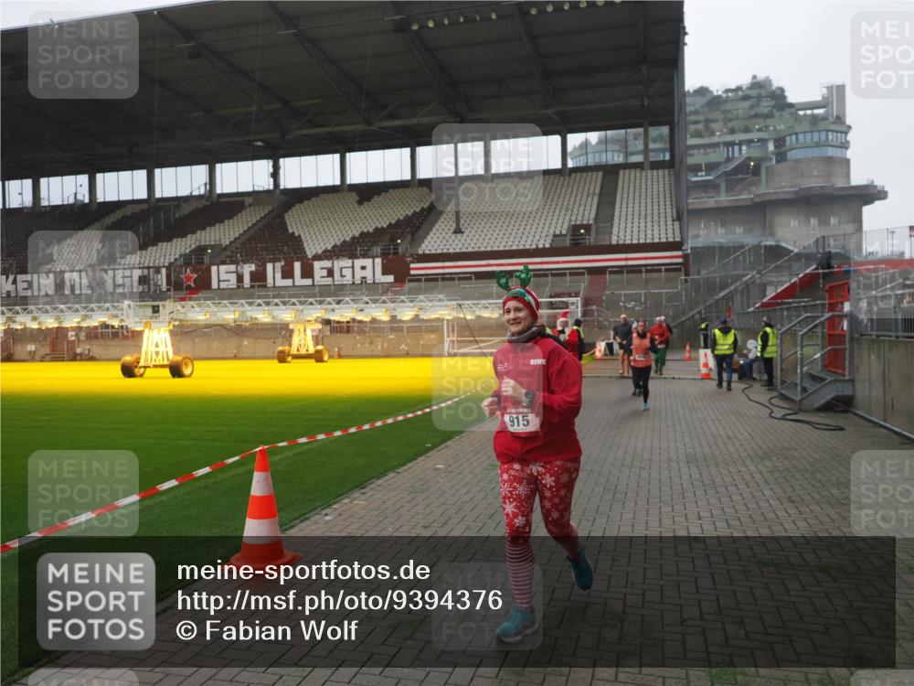 07.12.2025 - St. Pauli X-Mass-Run No. 15 Fabian Wolf http://msf.ph/oto/9394376 07.12.2025 10:24:56 Ziel 915, 974, 3152, 4078, 4079, 4091, 4092, 4135, 4136, 4155, 4177, 4431, 4474, 4496, 4497, 4513, 4514, 4530, 4846 meine-sportfotos.de