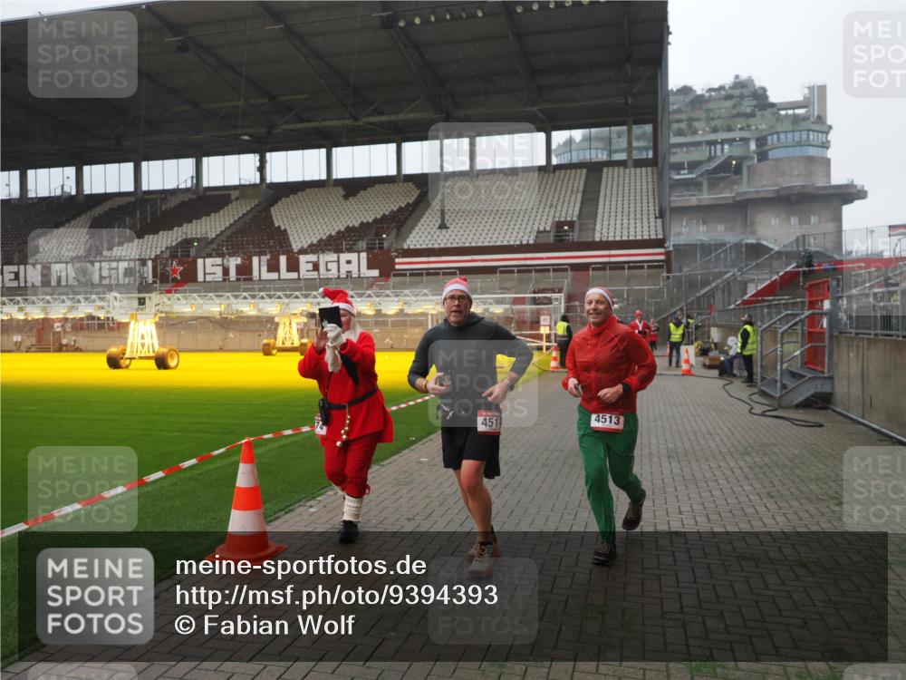 07.12.2025 - St. Pauli X-Mass-Run No. 15 Fabian Wolf http://msf.ph/oto/9394393 07.12.2025 10:25:03 Ziel 915, 974, 1012, 3152, 4091, 4092, 4177, 4431, 4474, 4496, 4497, 4513, 4514, 4530, 4846 meine-sportfotos.de