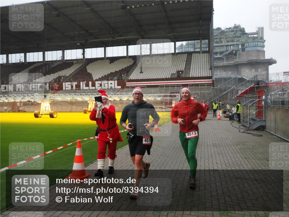07.12.2025 - St. Pauli X-Mass-Run No. 15 Fabian Wolf http://msf.ph/oto/9394394 07.12.2025 10:25:03 Ziel 915, 974, 1012, 3152, 4091, 4092, 4177, 4431, 4474, 4496, 4497, 4513, 4514, 4530, 4846 meine-sportfotos.de