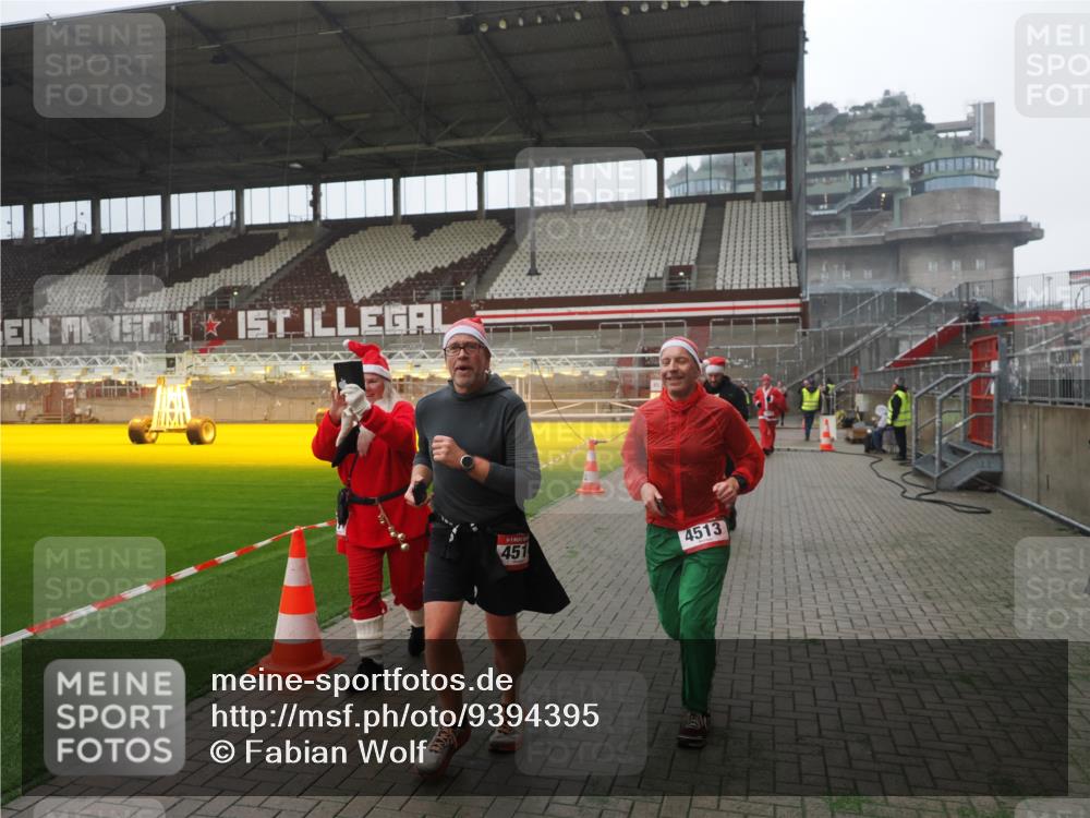 07.12.2025 - St. Pauli X-Mass-Run No. 15 Fabian Wolf http://msf.ph/oto/9394395 07.12.2025 10:25:03 Ziel 915, 974, 1012, 3152, 4091, 4092, 4177, 4431, 4474, 4496, 4497, 4513, 4514, 4530, 4846 meine-sportfotos.de