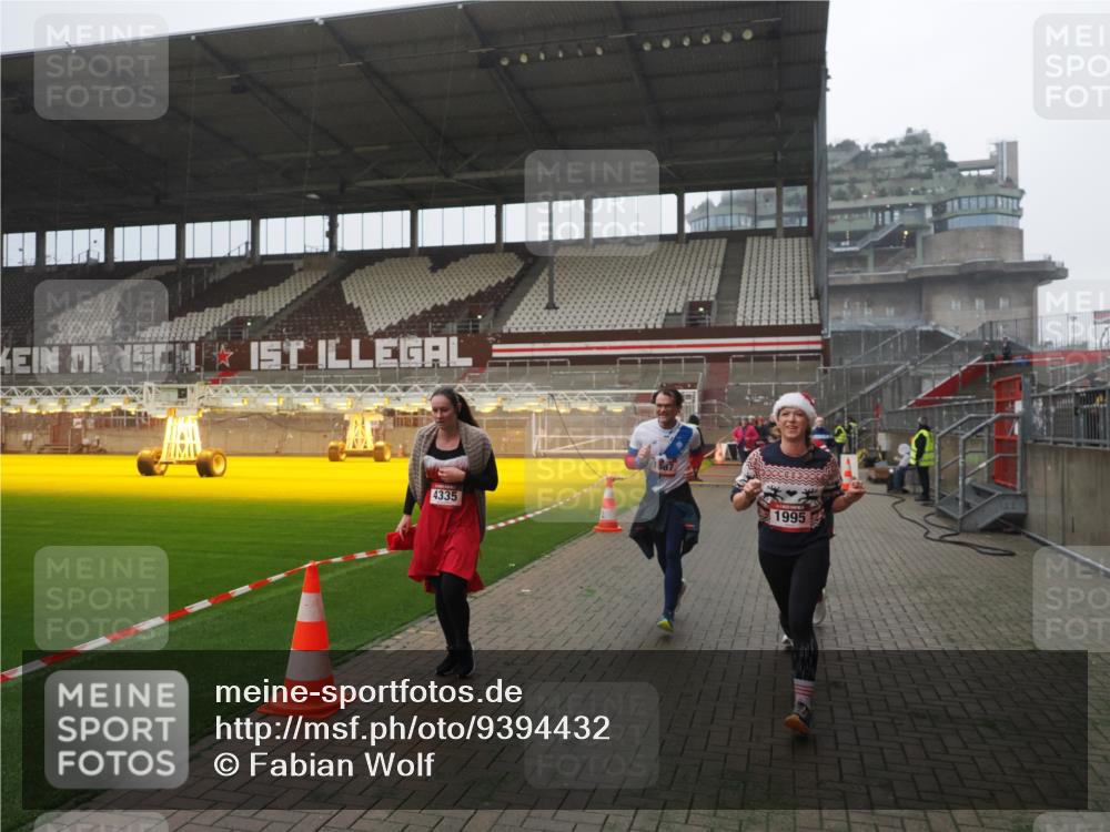 07.12.2025 - St. Pauli X-Mass-Run No. 15 Fabian Wolf http://msf.ph/oto/9394432 07.12.2025 10:25:16 Ziel 1012, 1977, 1987, 1995, 3962, 4118, 4119, 4121, 4201, 4204, 4284, 4335, 4431, 4482, 4485 meine-sportfotos.de