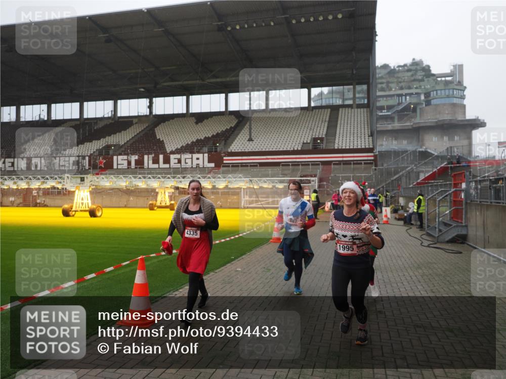 07.12.2025 - St. Pauli X-Mass-Run No. 15 Fabian Wolf http://msf.ph/oto/9394433 07.12.2025 10:25:16 Ziel 1012, 1977, 1987, 1995, 3962, 4118, 4119, 4121, 4201, 4204, 4284, 4335, 4431, 4482, 4485 meine-sportfotos.de
