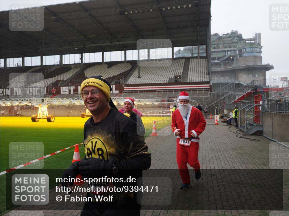 07.12.2025 - St. Pauli X-Mass-Run No. 15 Fabian Wolf http://msf.ph/oto/9394471 07.12.2025 10:25:27 Ziel 1247, 1631, 1977, 1987, 1995, 2029, 2680, 3962, 4118, 4119, 4121, 4201, 4204, 4284, 4372, 4373, 4445, 4482, 4485 meine-sportfotos.de