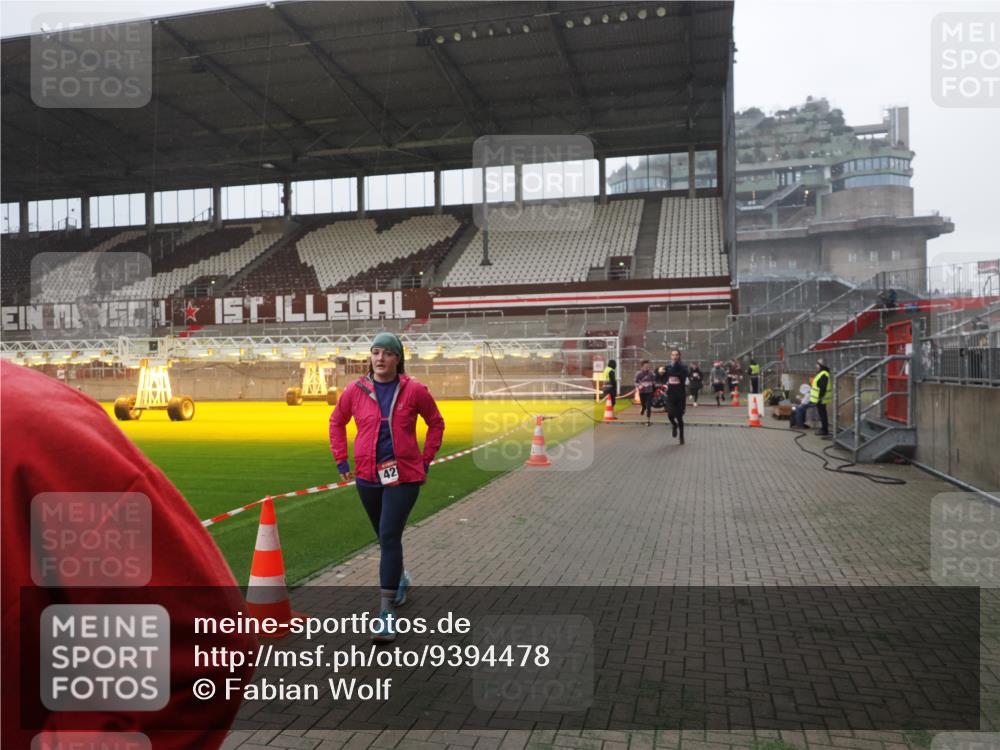 07.12.2025 - St. Pauli X-Mass-Run No. 15 Fabian Wolf http://msf.ph/oto/9394478 07.12.2025 10:25:28 Ziel 1247, 1631, 1977, 1987, 1995, 2029, 2680, 4118, 4119, 4121, 4201, 4204, 4284, 4372, 4373, 4445, 4482, 4485 meine-sportfotos.de