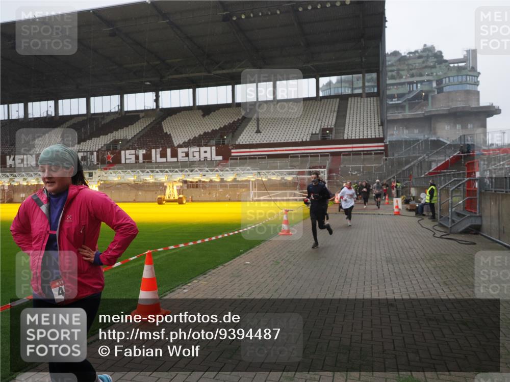 07.12.2025 - St. Pauli X-Mass-Run No. 15 Fabian Wolf http://msf.ph/oto/9394487 07.12.2025 10:25:30 Ziel 1247, 1631, 2029, 2680, 4118, 4119, 4121, 4162, 4164, 4201, 4202, 4204, 4284, 4372, 4373, 4445, 4482, 4485 meine-sportfotos.de